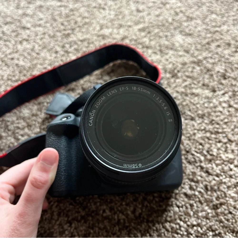 *IN NEED OF REPAIR* Canon EOS Rebel T5 Camera